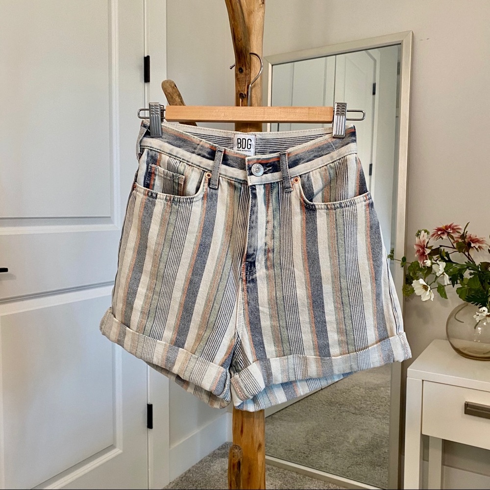 NEW | BDG High-Rise Mom Jean shorts